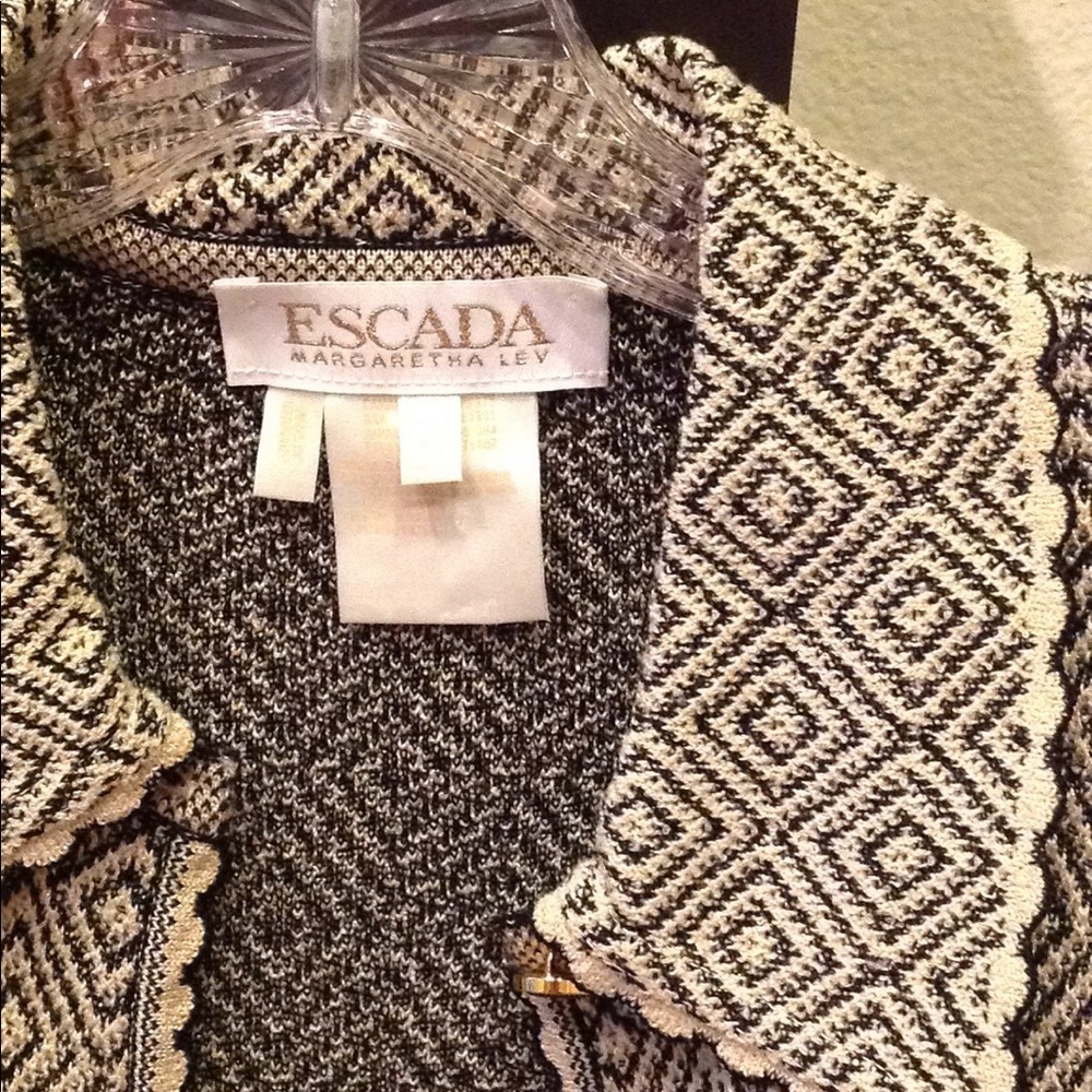 Escada long-sleeved knit sweater. Size 42.